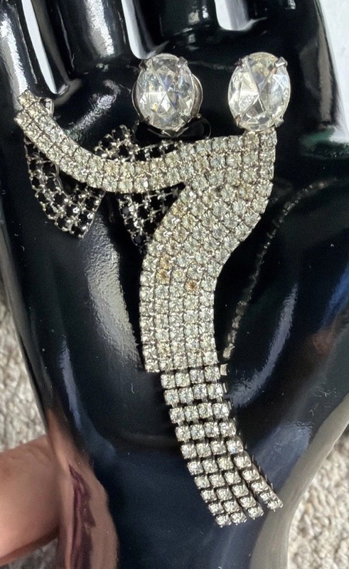 JJ Single (1) VTG Black Clear Rhinestone Dancing Couple Clip On Earring