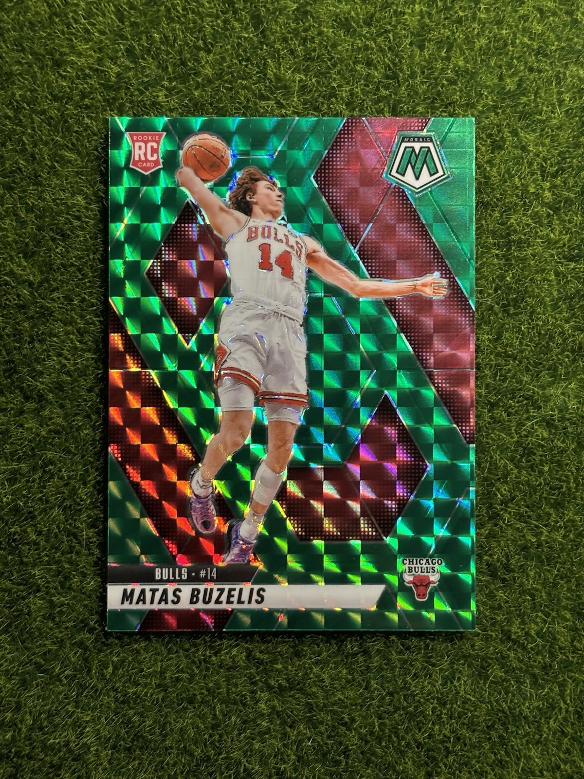 2024-25 Panini Mosaic Matas Buzelis Green Prizm #223 RC Rookie Bulls