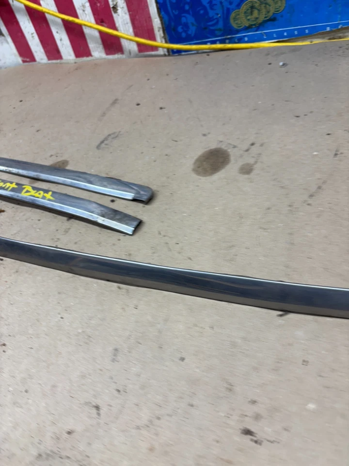 1968 1972 CUTLASS MALIBU 442 CHEVELLE WINDSHIELD TRIM MOLDING 3 PIECES PROJECT O - Image 3 of 4