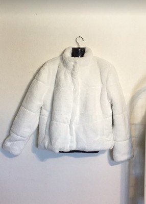 Ambiance Outerwear Women s Faux Fur White Jacket. Size Large. ￼