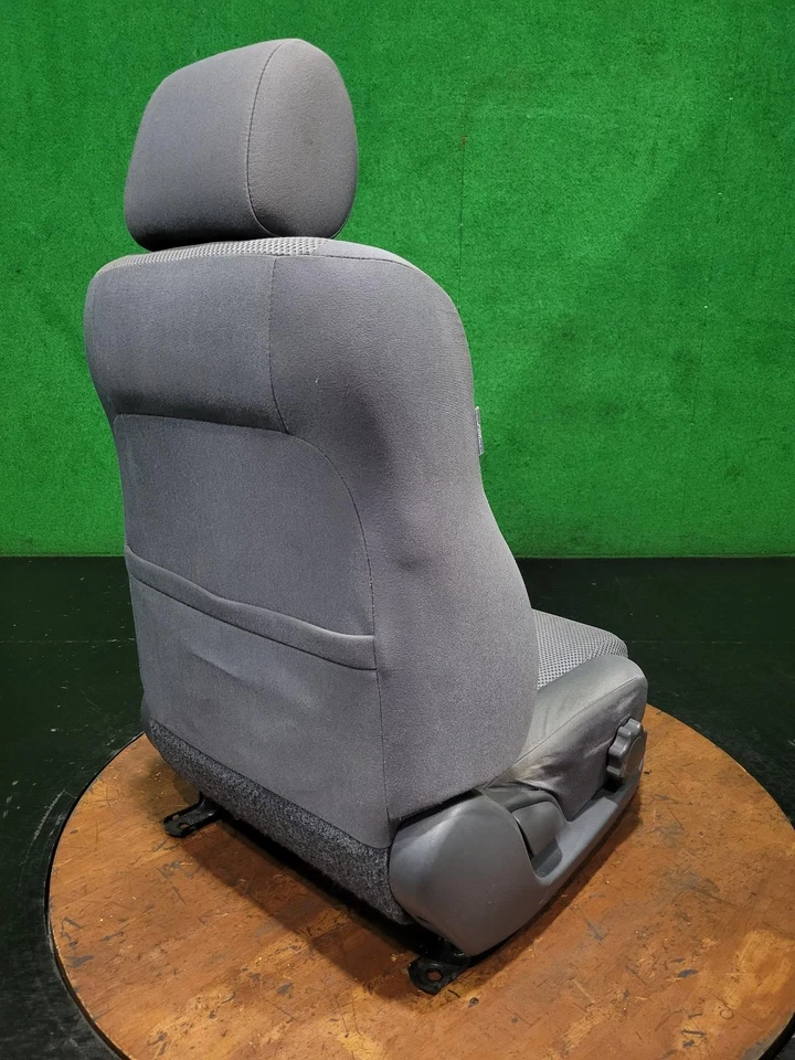 TOYOTA HILUX FRONT SEAT RH FRONT, SR5, CLOTH, GREY, TRIM CODE HD10, W/ AIRBAG TY - image 3 of 4