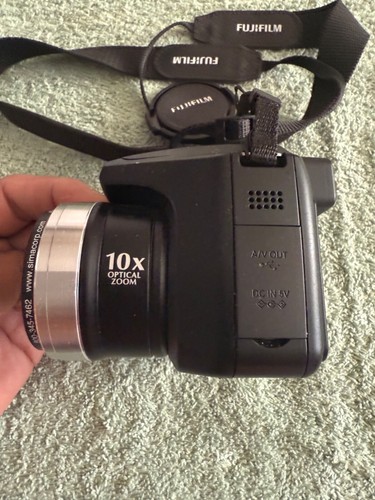 Fujifilm FinePix S700 Digital camera 7.1 MP & 10 X Zoom Color Black - Picture 3 of 9