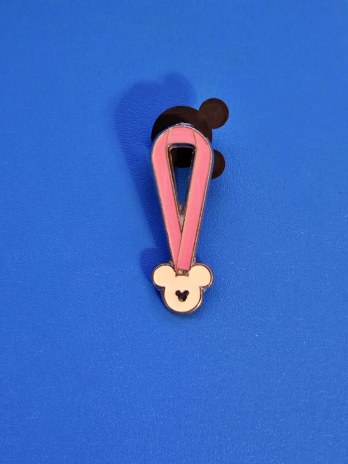 Badge Disney Trading Pin Hidden Mickey Mystery Collectable Minnie Mouse Lanyard