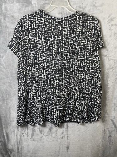 East 5th Women's Black/White Ruffle Crinkle Ruffle short sleeve Blouse Size 1X - Picture 6 of 9