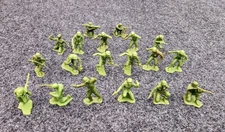 VINTAGE 2 INCH PLASTIC US ARMY TOY SOLDIERS FIGURE LOT