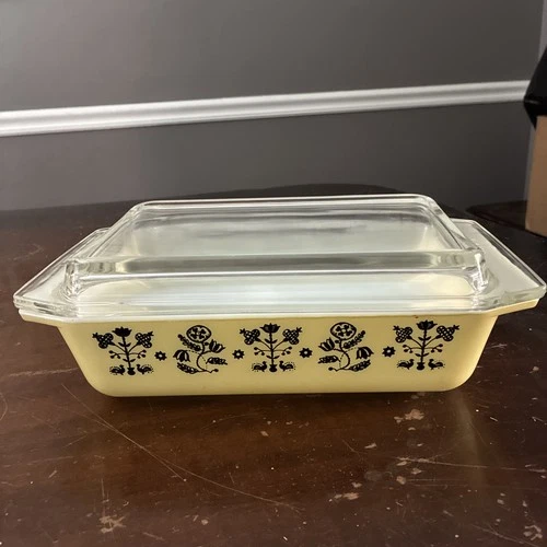 1957 PYREX 575 B - #21 2 QT Space Saver Dish Promotional Needlepoint Embroidery