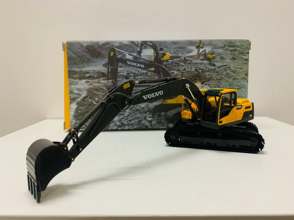 Volvo EC220D Crawler Excavator DieCast Model 1/50 Scale New in Original Box - Image 4 of 4