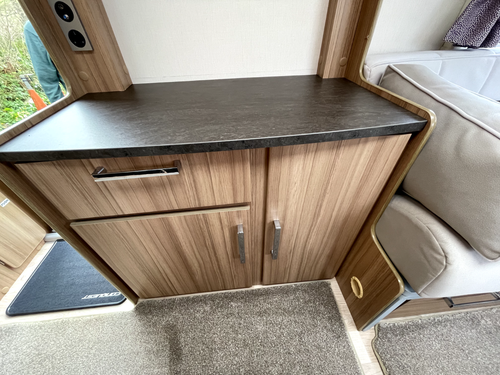 LUNAR CONQUEST 462 2 BERTH CARAVAN 2017 COMPLETE WITH LOADS OF EXTRAS, FOR SALE - Picture 15 of 16