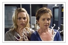 MARGOT ROBBIE & JACKIE WOODBURNE Signed Autograph 6x4 PHOTO Print NEIGHBOURS 