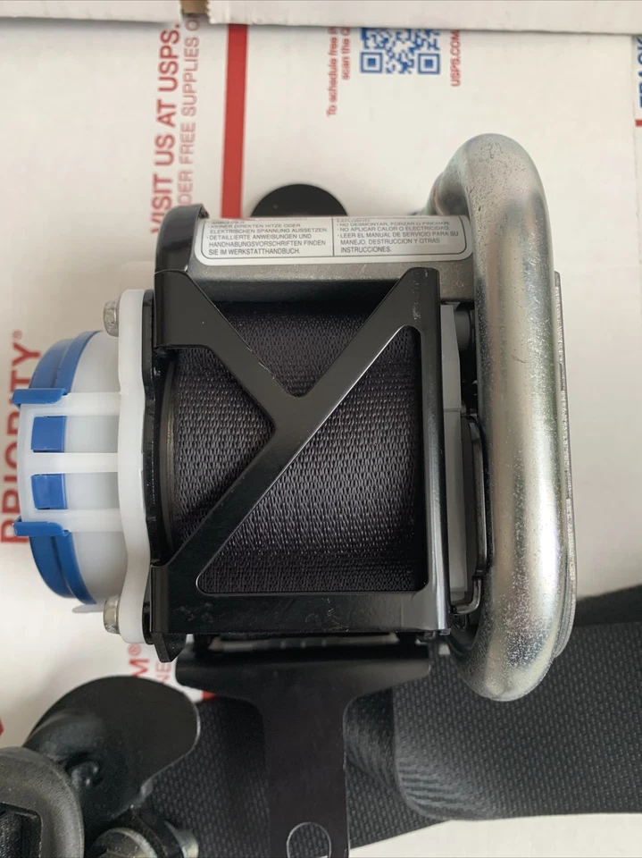 2010 2011 2012 2013 Suzuki Kizashi Passenger Side Front Seat Belt Assembly - Image 3 of 4