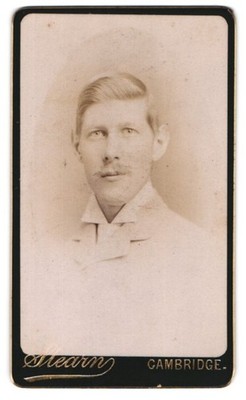 Photograph Stearn, Cambridge, Man with Mustache in Suit CDV / Cabinet Photo