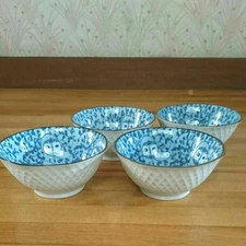 4 Small Bowls