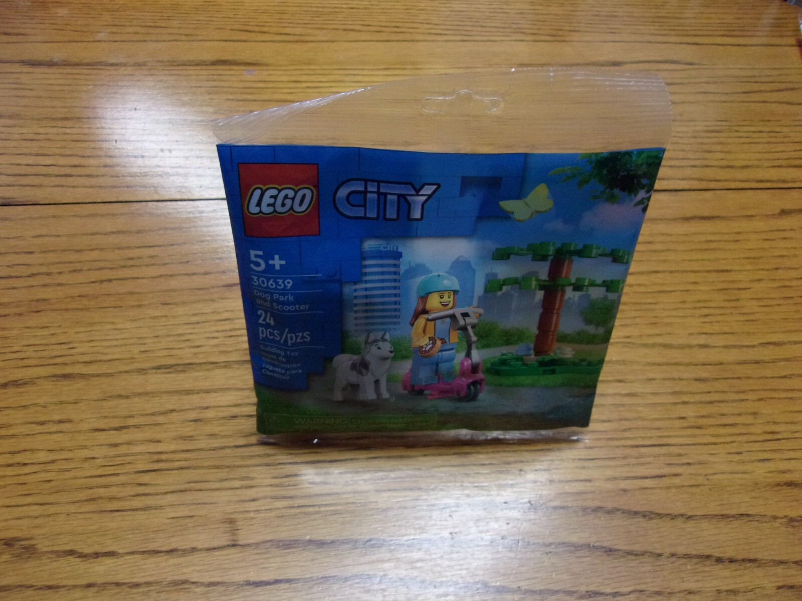 IN HAND New/Factory Sealed 2023 Lego City 30639 Dog Park and Scooter Polybag Set