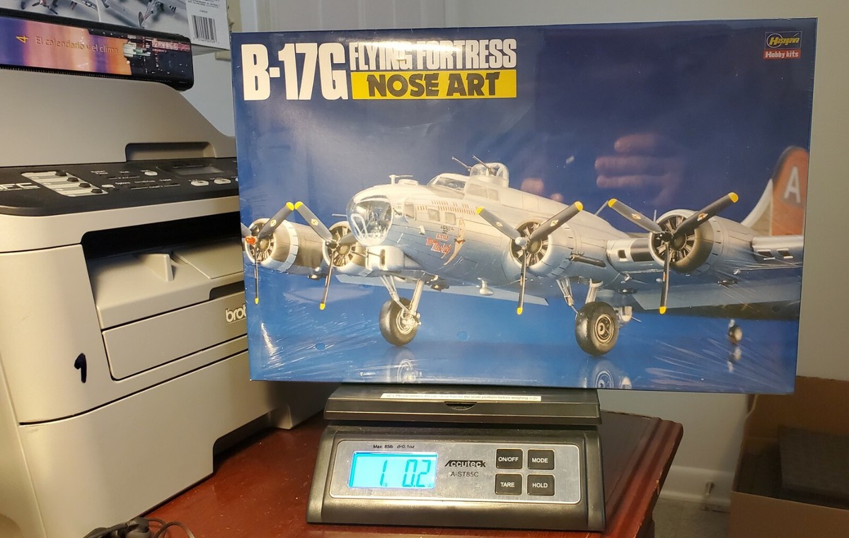 Hasegawa.B-17G.FLYING FORTRESS NOSE ART.1/72.Model Kit Vintage