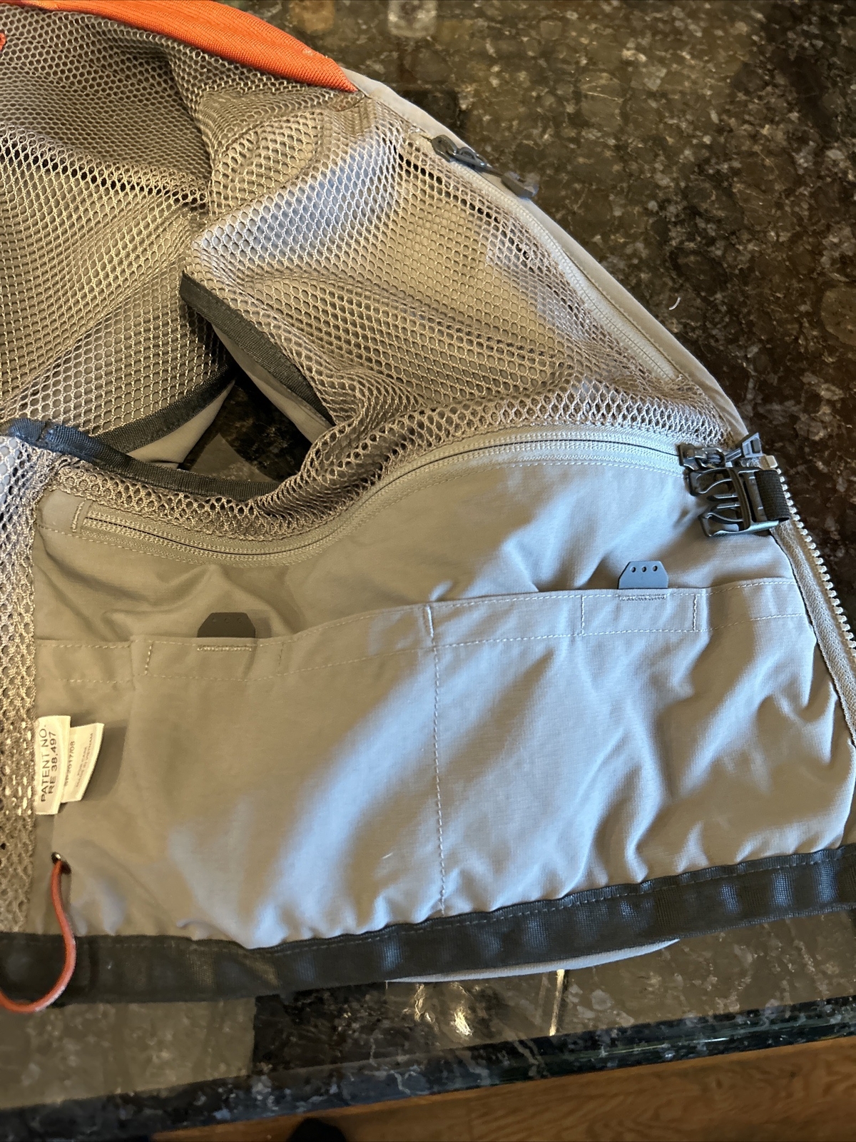 Simms Guide Fly Fishing Vest Size XL Multi Pockets Hunting Vest Jacket