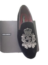 Velvet slippers with coat of arms embroidery