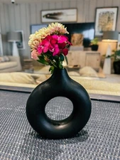 Small Black Smooth Donut-Shaped Nordic Ceramic Vase for Modern Home Decor