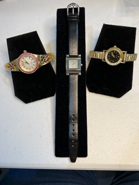 Watches Women pre owned new batteries all keeping good time 