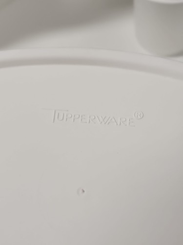 Tupperware Lazy Susan With 6 Stackable Containers Like A New! - Picture 4 of 7