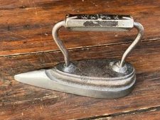 Wapak Cast Iron Chicken Foot Logo Sad Iron