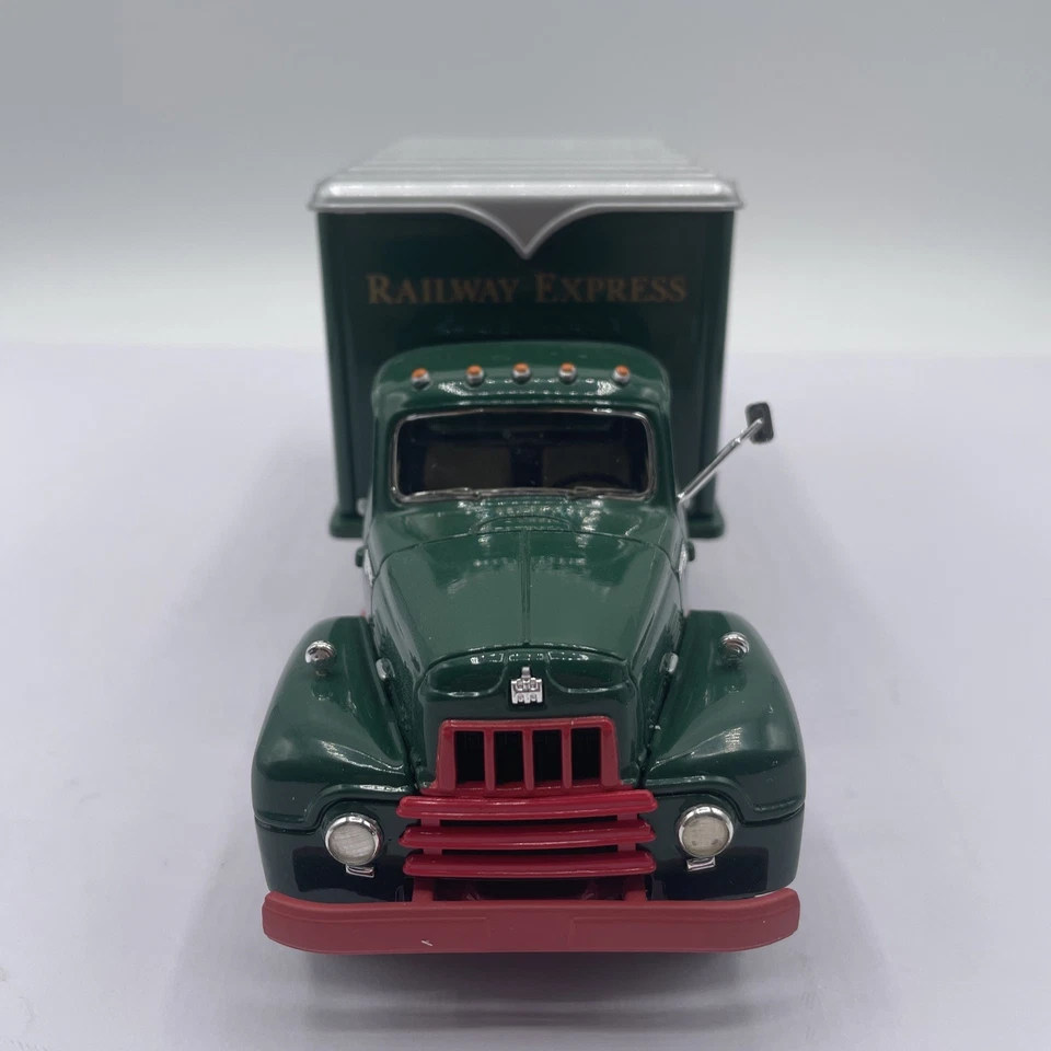 First Gear 1957 International R-190 Dry Goods Van RAILWAY XPRESS AGENCY Open Box - Image 4 of 4