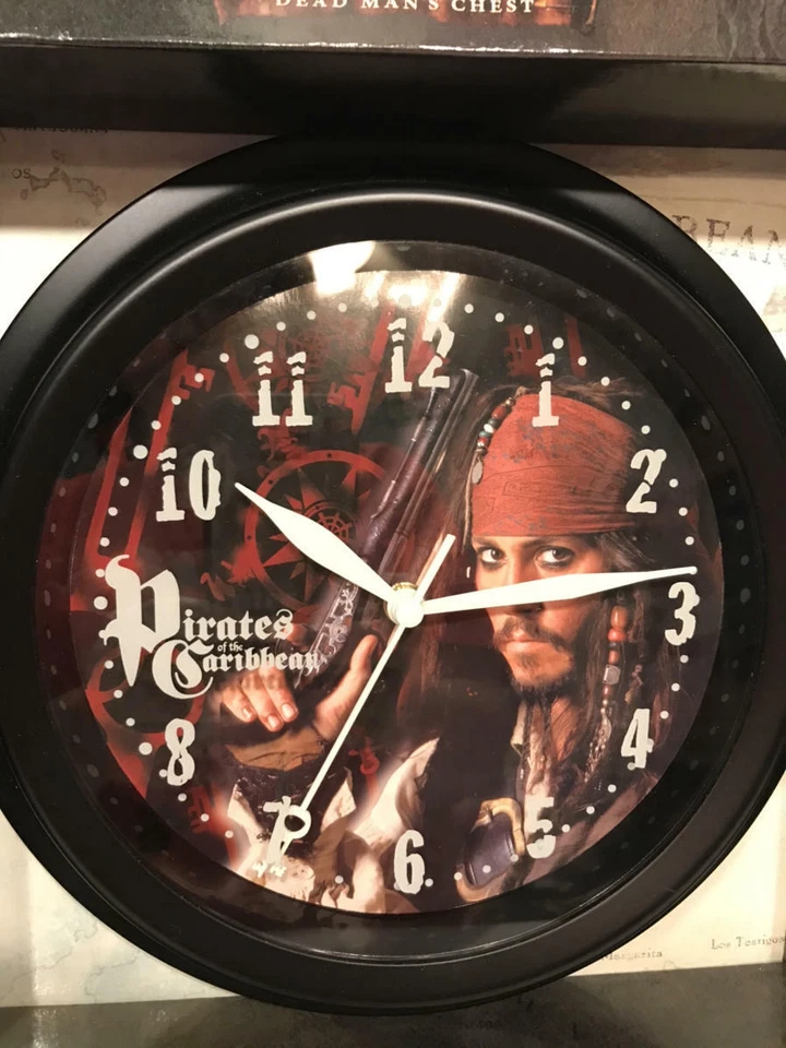 Reloj de Pared DISNEY Piratas del Caribe OJO DE BUEY NUEVO Cofre Hombre Muerto Nuevo de Lote Antiguo Foto 3 de 4
