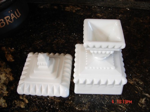 Vintage Westmoreland Milk Glass Candy Dish Compote w/Lid - Picture 7 of 7