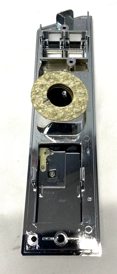 NOS 1988 Lincoln Continental Housing Part E8VY-14527-C - Image 4 of 4