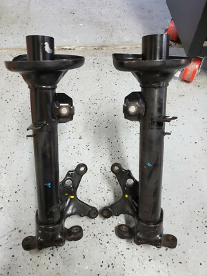 BMW E30 M3 フロントストラットシェルケース中古 BMW E30 M3 フロントストラットシェルケース中古 BMW E30 M3 フロント