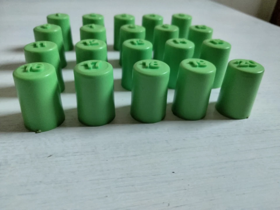 VINTAGE 1975 Numbers Up Board Game Milton Bradley Replacement Pegs #1 to #20 - Image 4 of 4