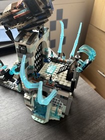Lego chima Sir fangar&rsquo;s Ice Fortress ( 70147) Looks to be 99% complete