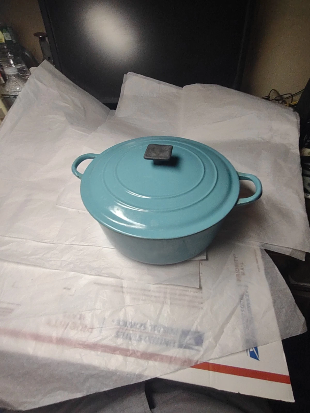 Vintage Le Creuset Signature Round Dutch Oven,Turquoise blue "E" 4qt? 9.5”x4.5''
Opens in a new wind