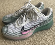 Nike Women  s SZ 7.5 Air Zoom Vapor 11 DR6965-109 Court Green Pink Tennis Shoes