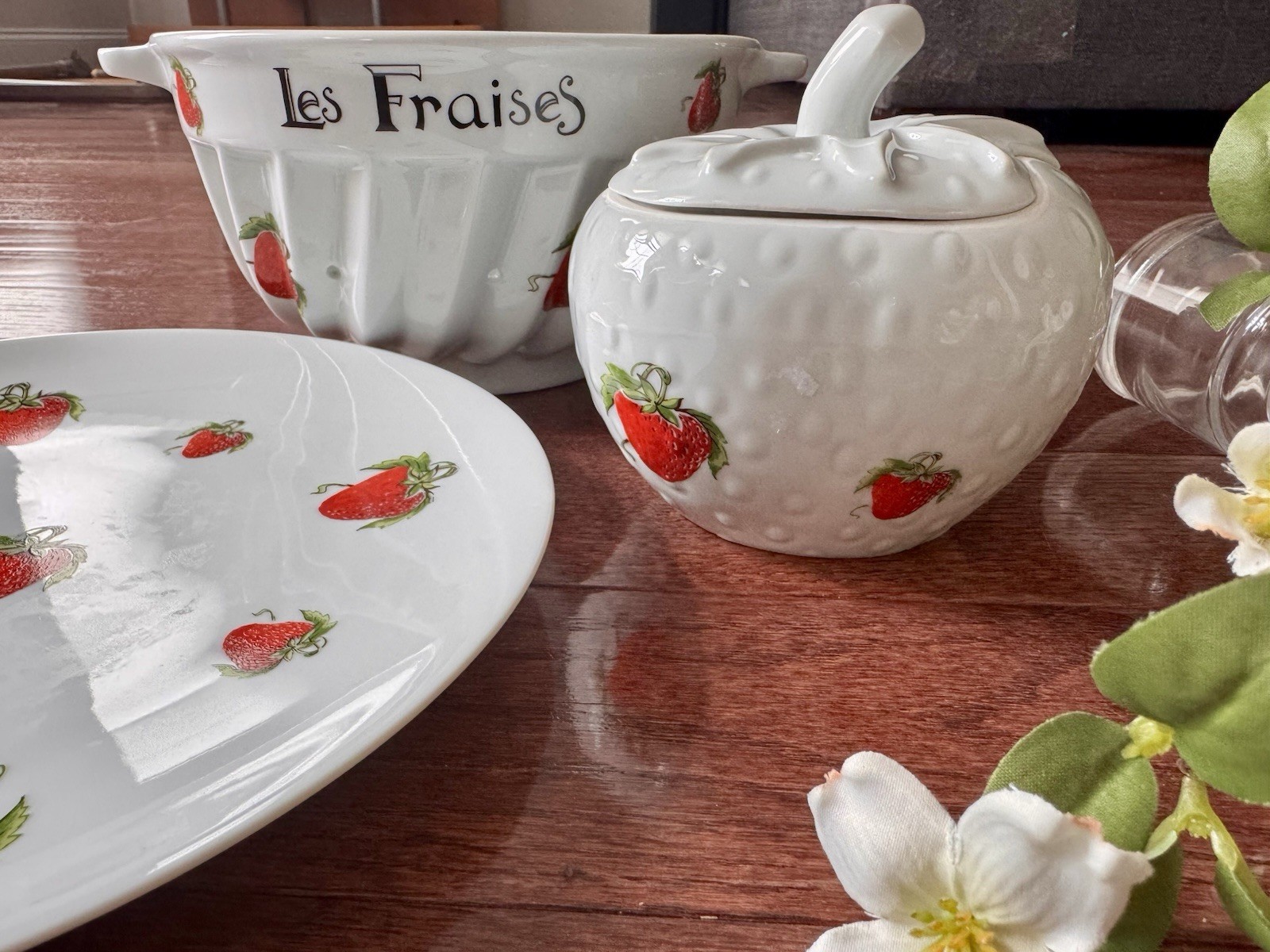 Philippe DESHOULIERES Porcelain Limoges Fruits Strawberry Set Sugar And Colander