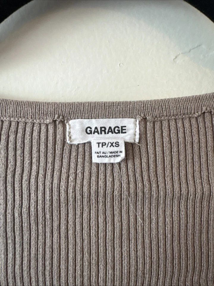 Blusa cropped manga longa bege marrom detalhe de pressão manga longa extra pequena XS - Imagem 4 de 4