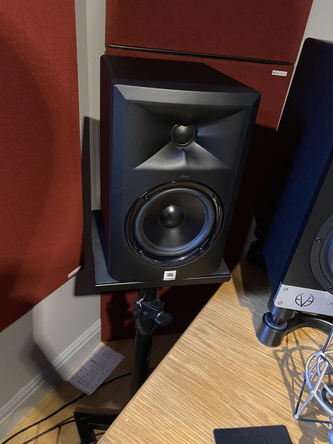 jbl lsr308