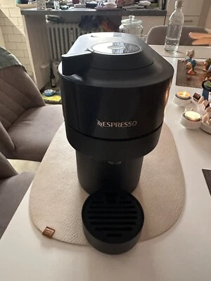 De'Longhi Vertuo Next Nespresso-Kapselmaschine und Milchaufschäumer
