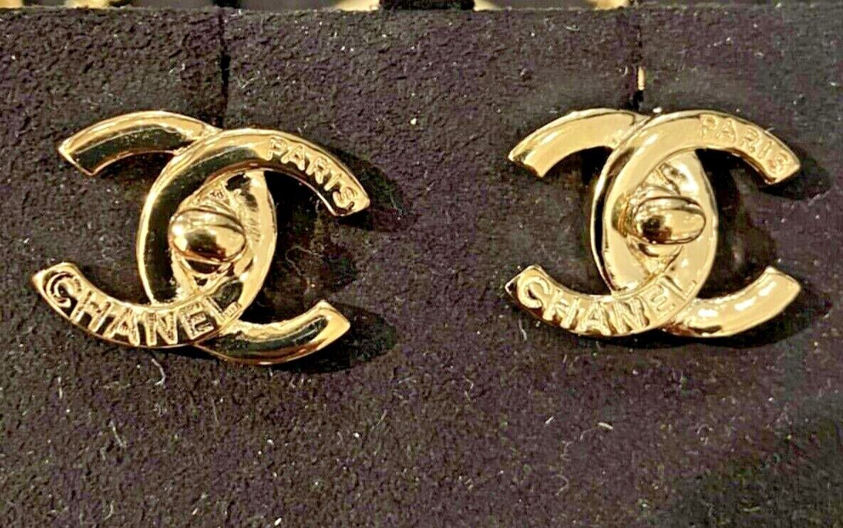 uddybe gør ikke pebermynte Chanel CC Logo Love Lock Turnlock Stud Earrings Gold color 22, NEW | eBay