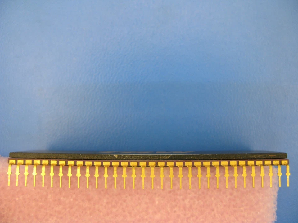 CONVERSOR DE VIDEO MICROCIRCUITO A/D * TDC1007J1C3 / 1007J1C3 / TDC1007 Mfg. TRW LSI Foto 4 de 4