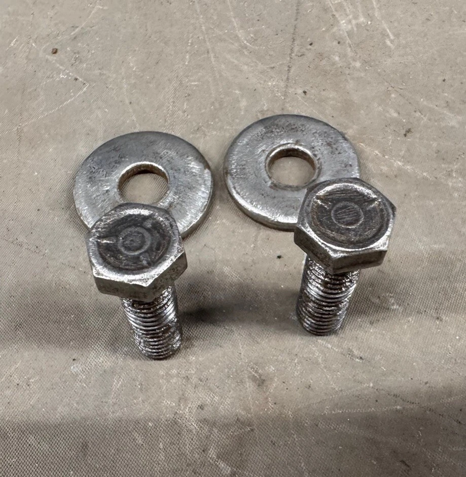 Болты крепления поперечного сечения коробки передач Powerglide TH350 Chevelle Impala GTO 442 GS - Изображение 2 из 4