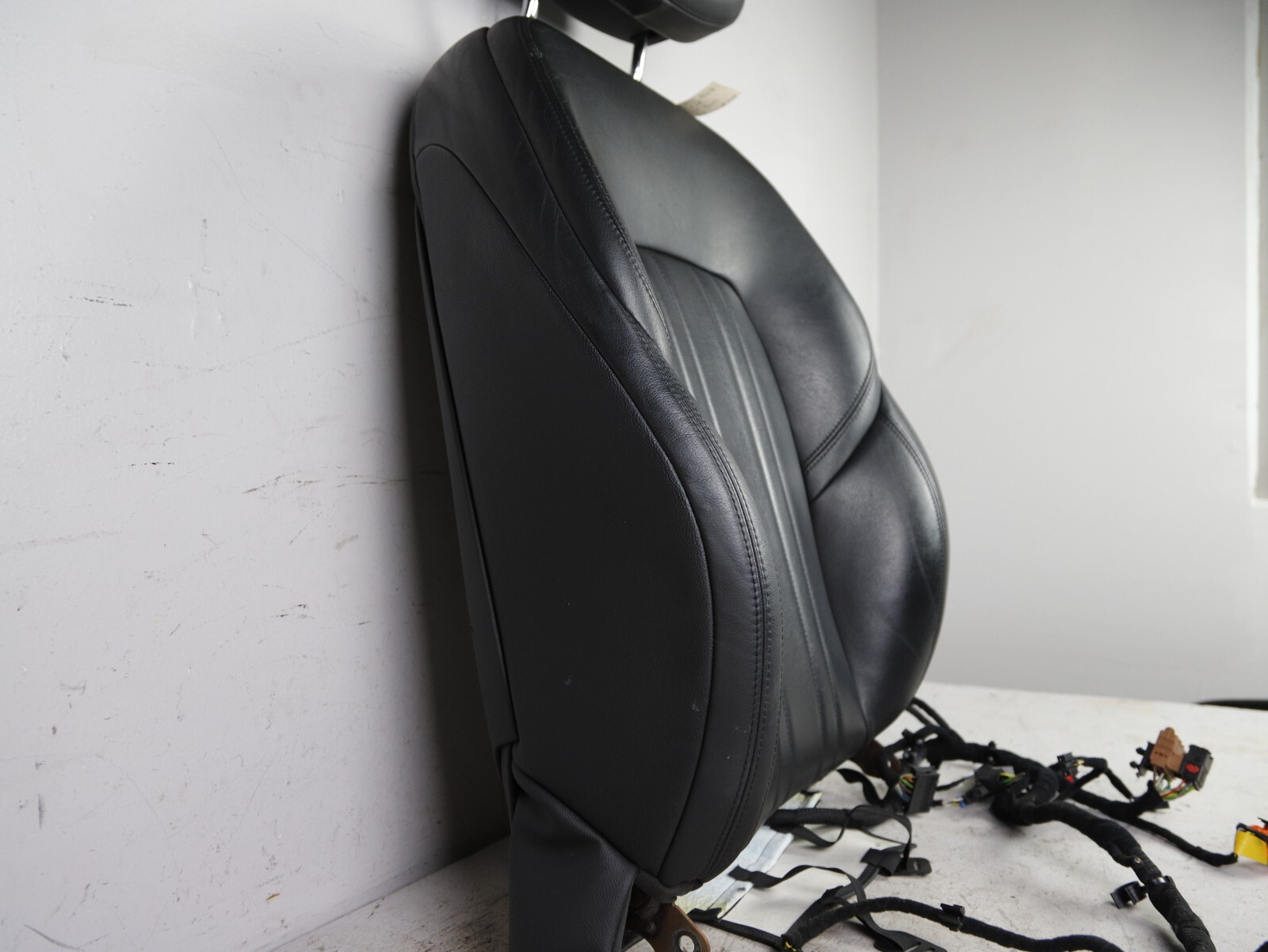 14-17 MASERATI GHIBLI FRONT LEFT SEAT UPPER LEATHER CUSHION W/ HEADREST WIRING