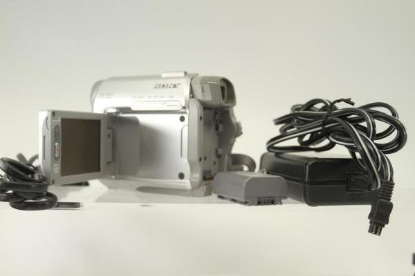 Sony NTSC MiniDV Digital Handycam Camcorder 10x Zoom - Video