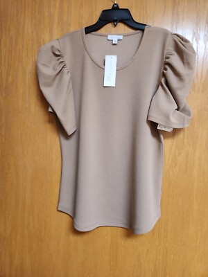 Beige Puffy Short Sleeve Top  NWT. Med.  By C'Est La Vie. Cute.