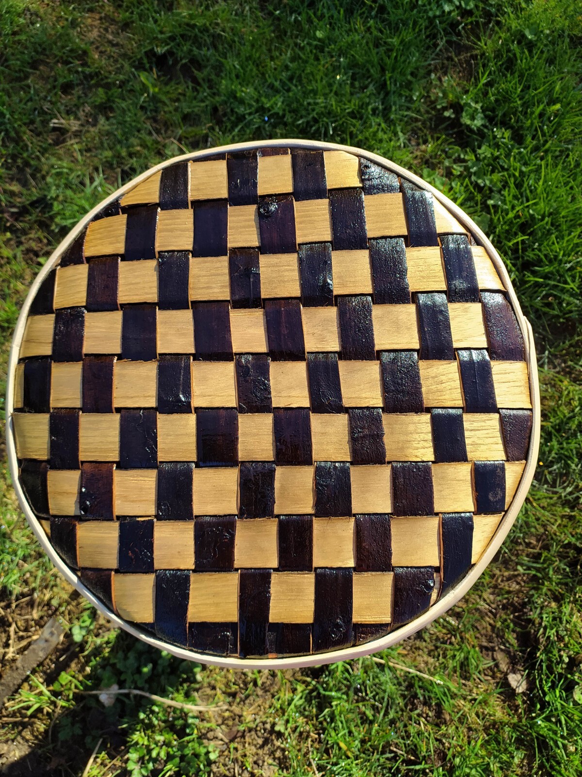Tabouret artisanal en bois brut - Retrouvez l'authenticité des meubles de campagne