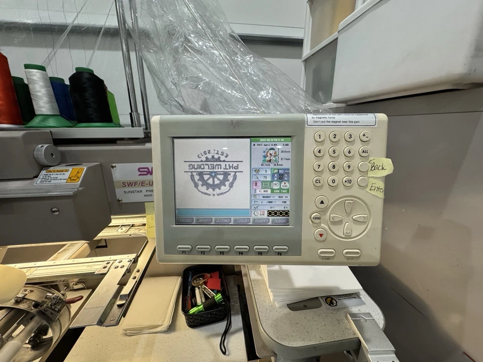 Máquina de bordar SWF 1504 4 cabezales con accesorios Foto 3 de 4