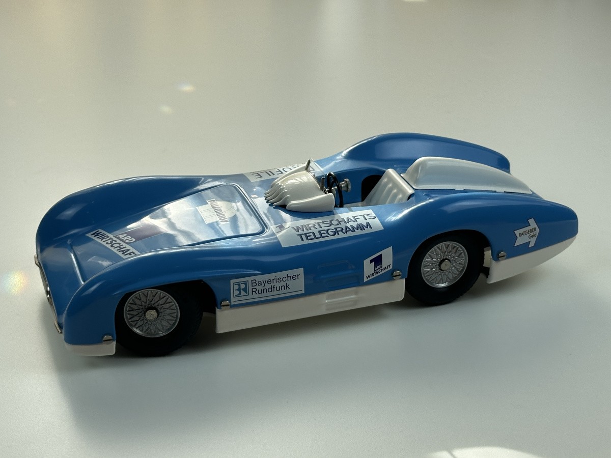 Märklin 1947 Mercedes Rennwagen 限定品 s-l1200.jpg