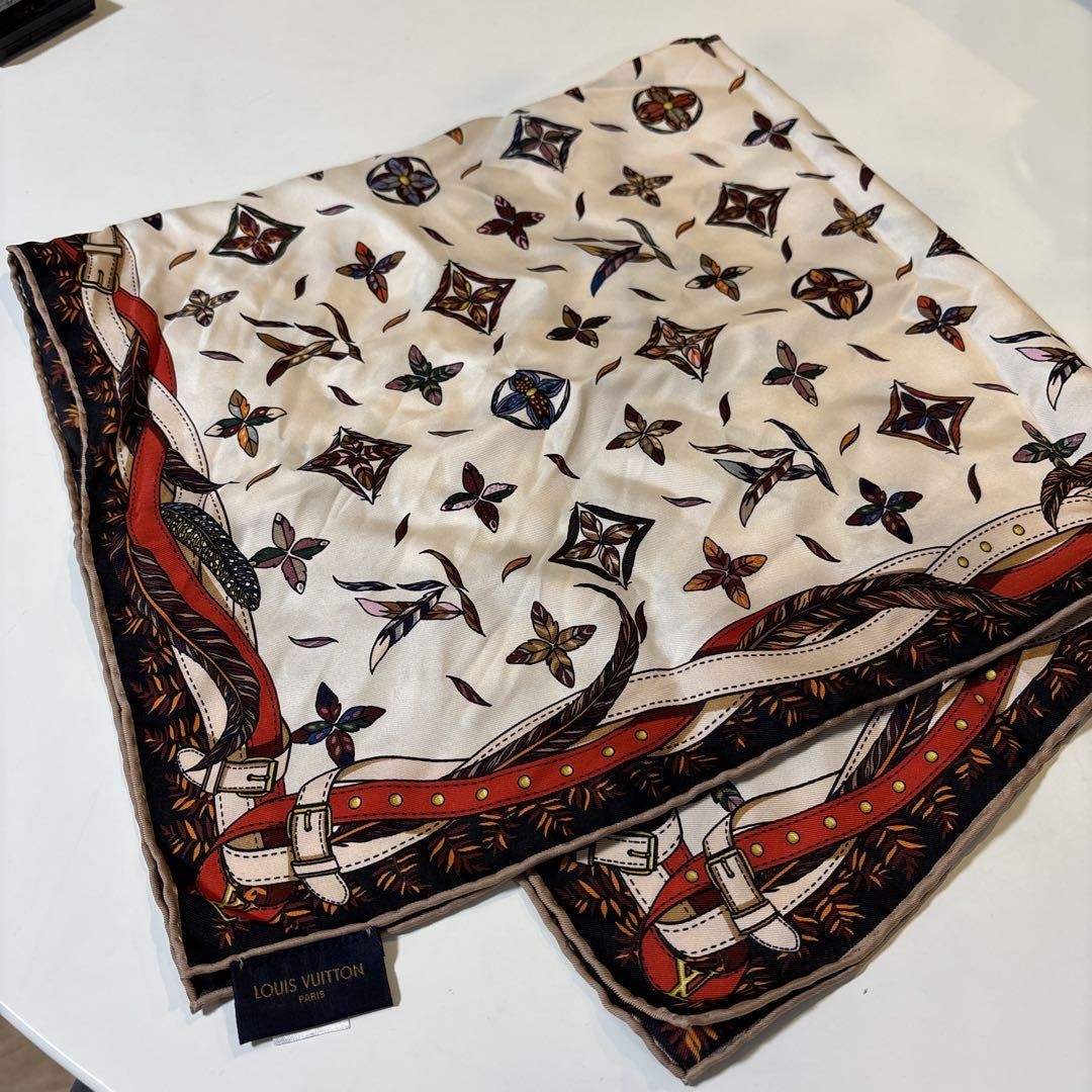 Love Birds Beige Ceramic Plate Wall Art by Carre70