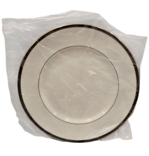 Royal Doulton Oxford Black Dinner Plate Made In England - Picture 3 of 7