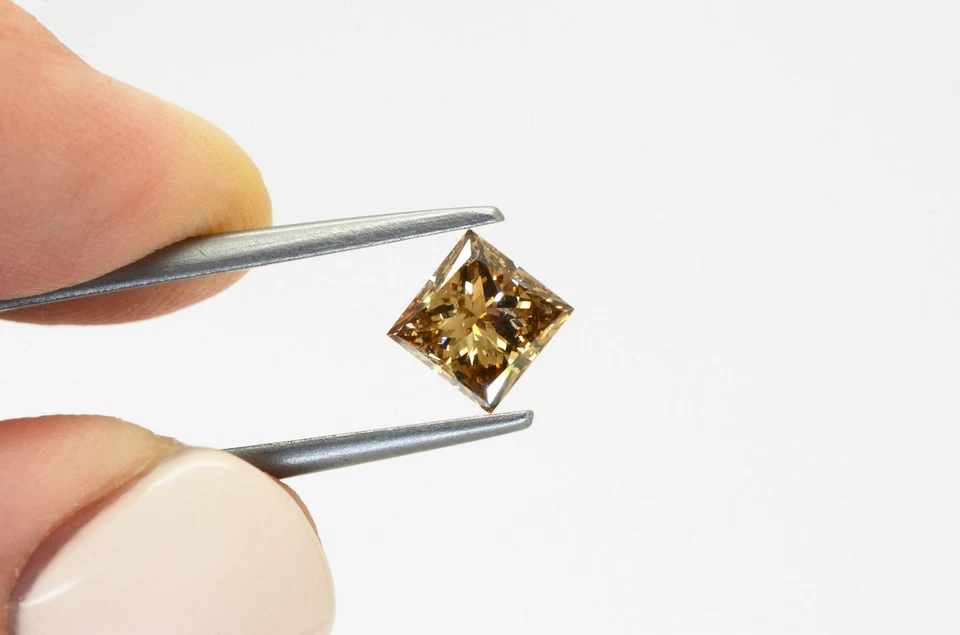 Loose Princess Shape Diamond Fancy Brown Color 1.01 Carat VS2 Certified Enhanced - Image 2 of 4