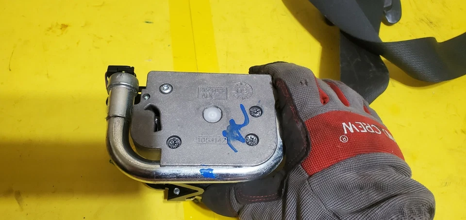 Retractor de cinturón de seguridad delantero derecho Suzuki Kizashi 2010-2013 OEM 10 11 12 13 Foto 3 de 4